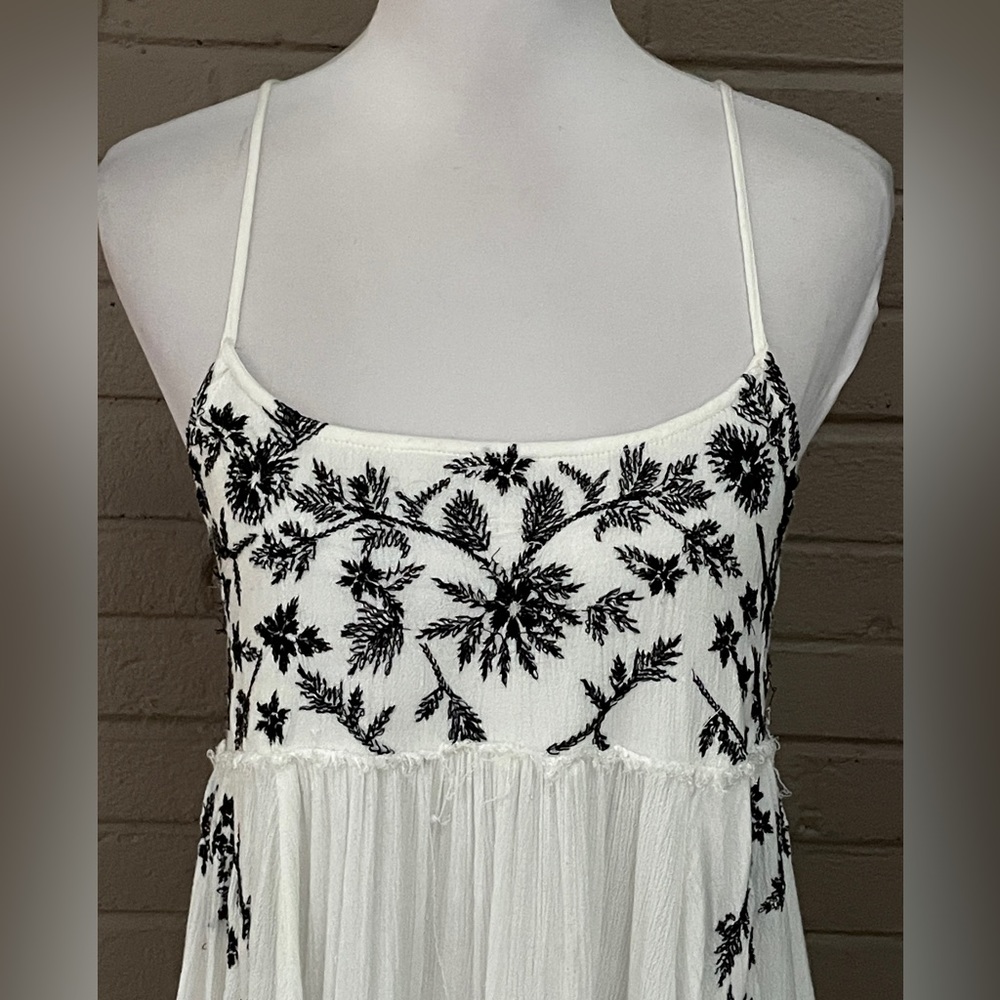 Free People white dress / black embroidered floral print - Picture 3 of 14